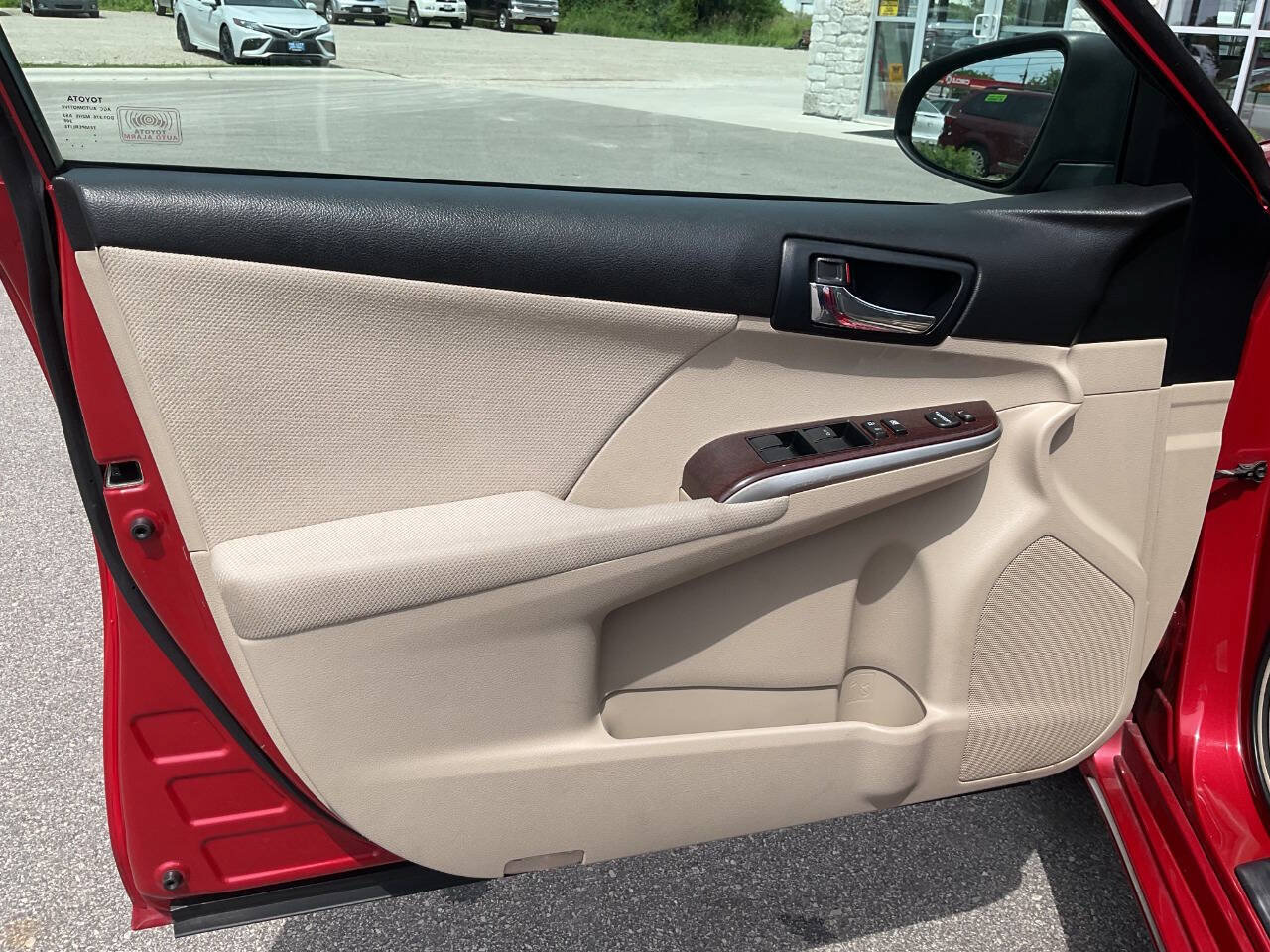 Used 2012 Toyota Camry XLE w/ Convenience Pkg FWD image 26