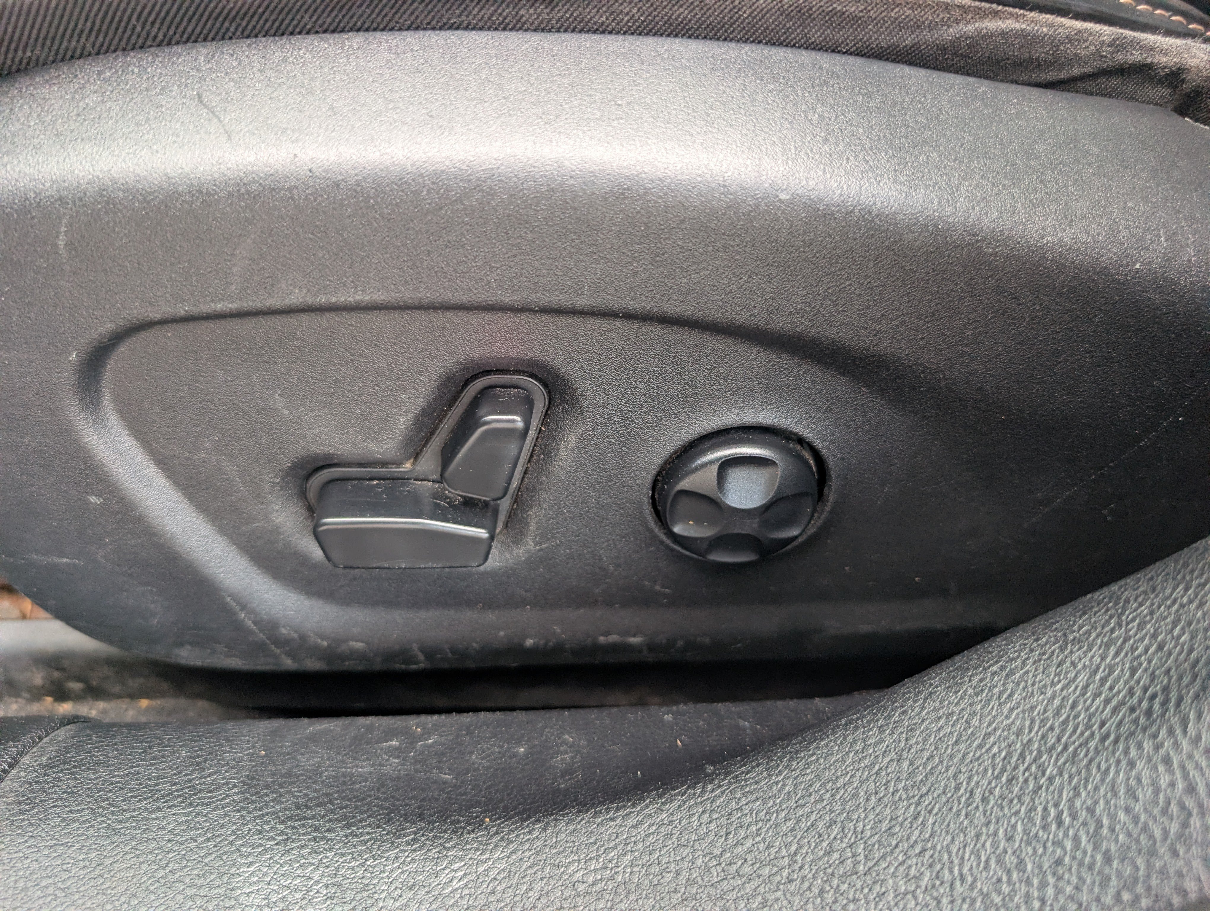Used 2015 Chrysler 200 C w/ Navigation & Sound Group I FWD image 15