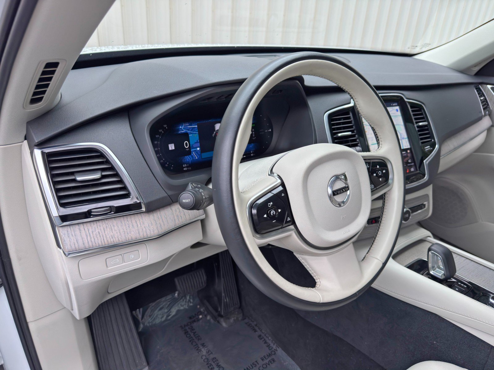 Used 2025 Volvo XC90 T8 Plus AWD/4WD image 14