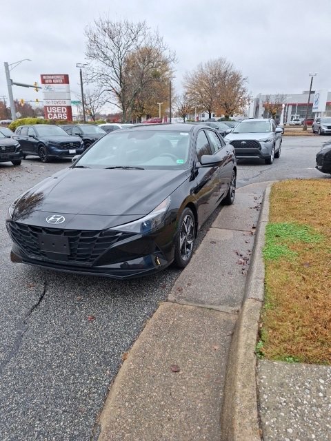 Used 2023 Hyundai Elantra SEL w/ Convenience Package image 3