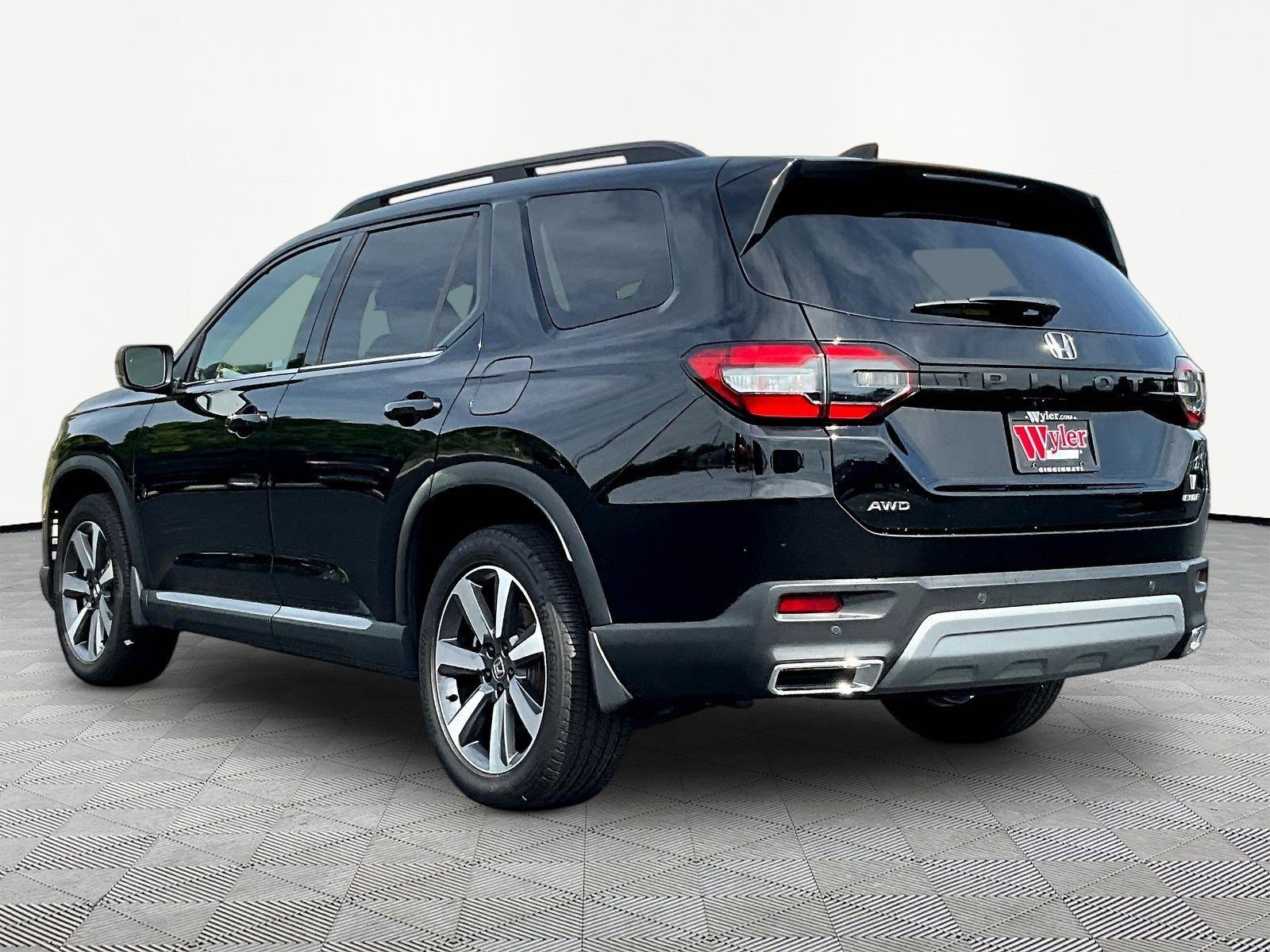 Used 2025 Honda Pilot Elite image 4
