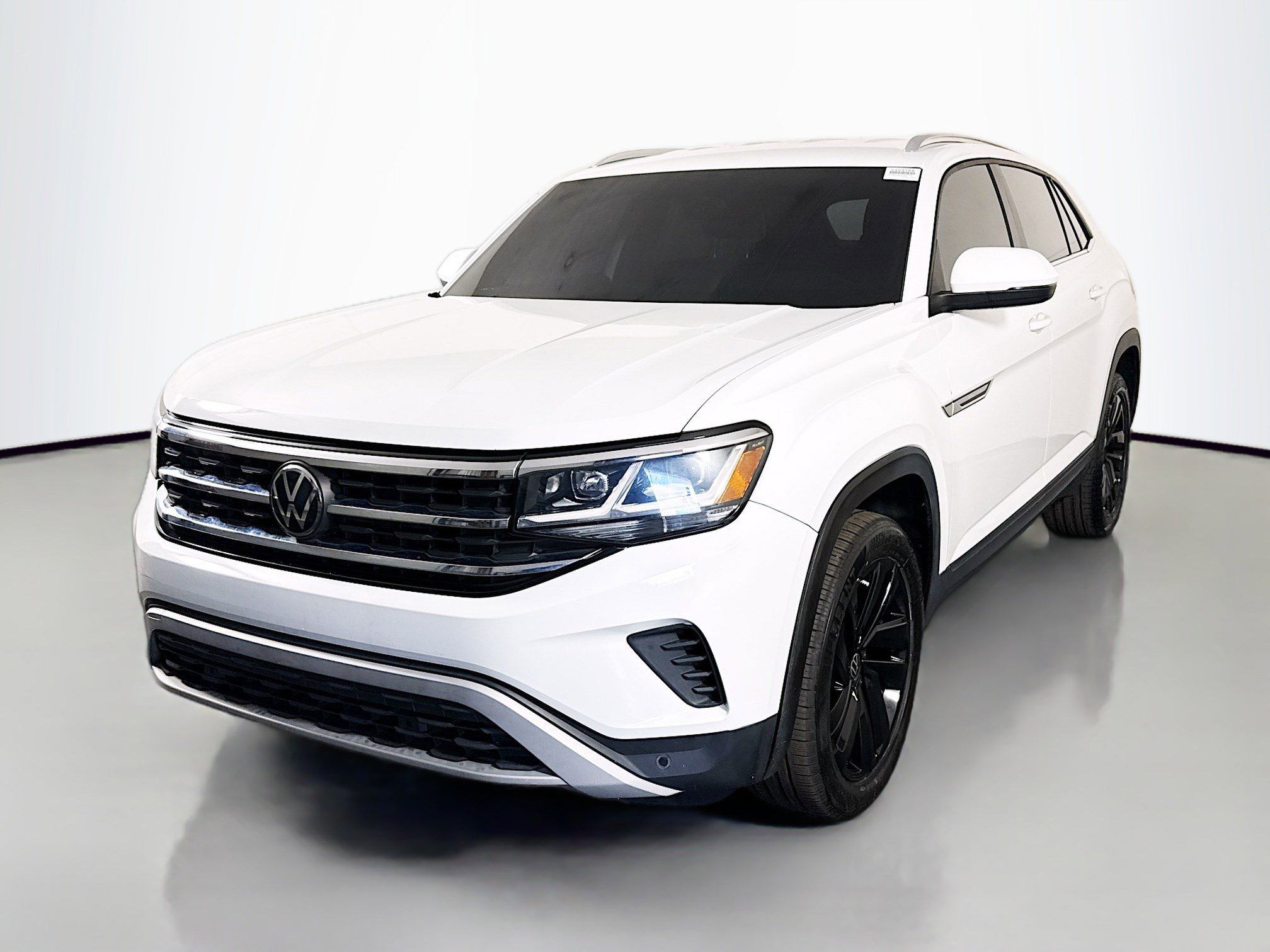 Used 2023 Volkswagen Atlas Cross Sport SE FWD image 4