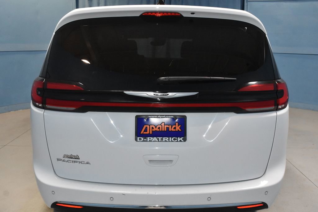 Used 2025 Chrysler Pacifica Select image 28