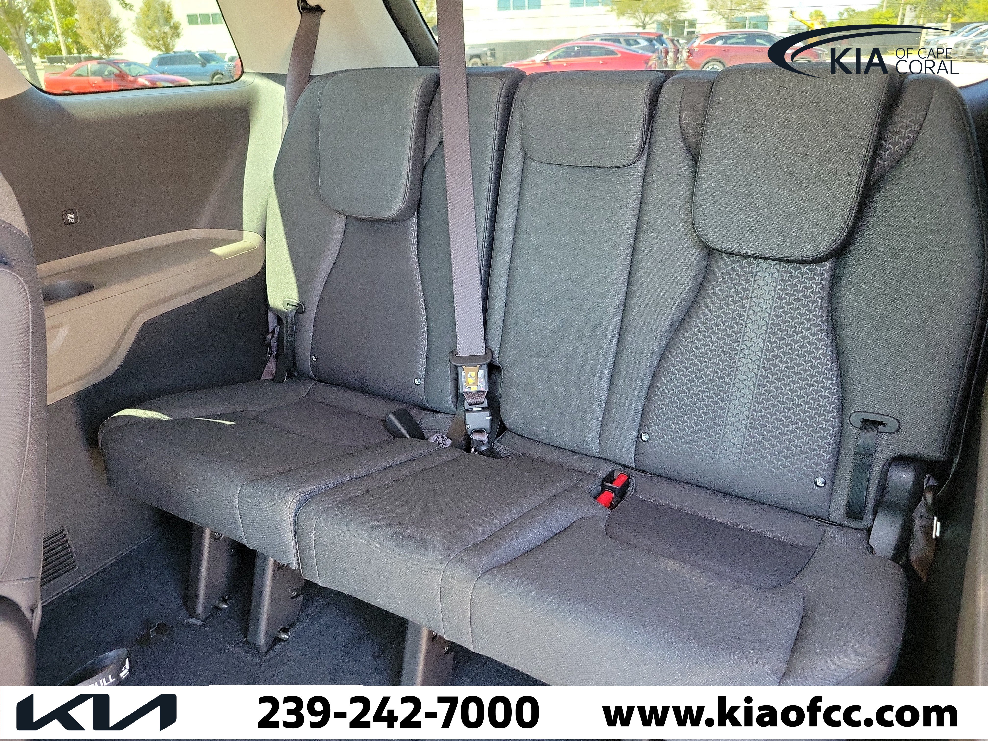 Certified 2025 Kia Carnival LX FWD image 12