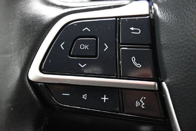 Used 2022 Toyota Highlander XLE FWD image 18