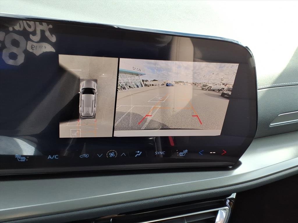 New 2026 Chevrolet Traverse LT w/ Driver Confidence Package image 11