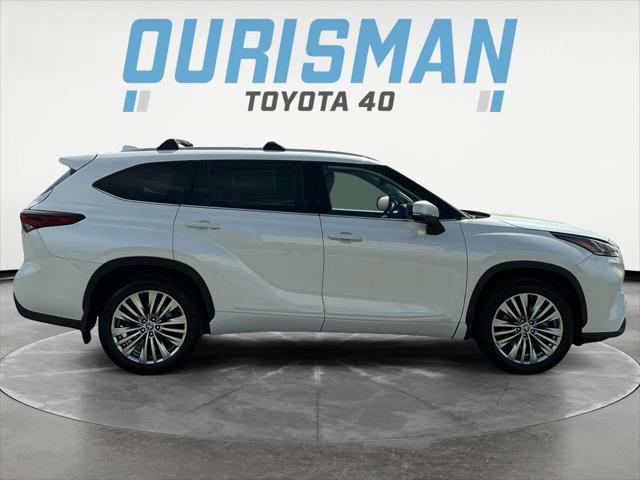 Certified 2025 Toyota Highlander Platinum AWD/4WD image 9