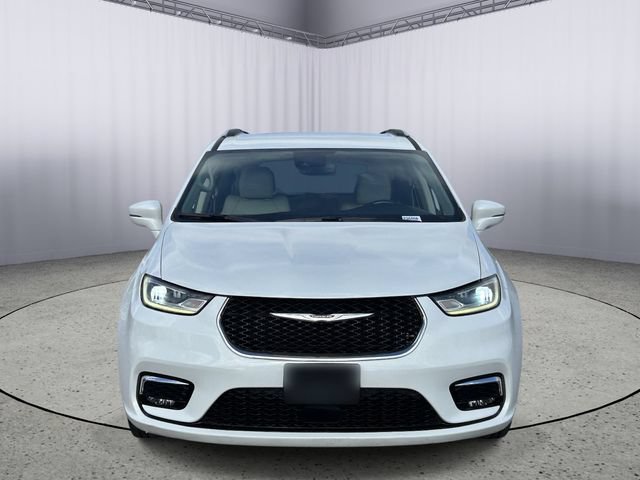 Used 2021 Chrysler Pacifica Touring-L FWD image 4