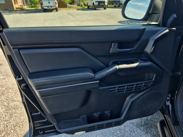 Used 2025 Toyota 4Runner SR5 AWD/4WD image 11
