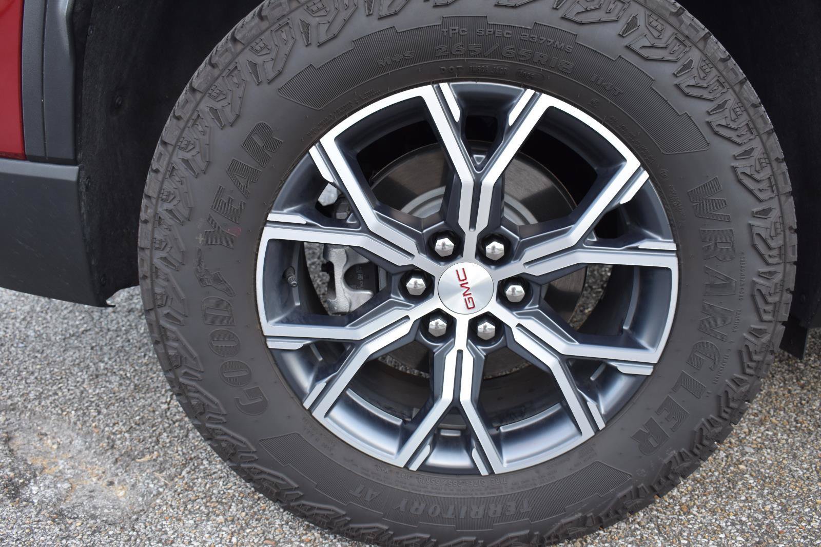 Used 2026 GMC Acadia AT4 w/ Luxury Package AWD/4WD image 14