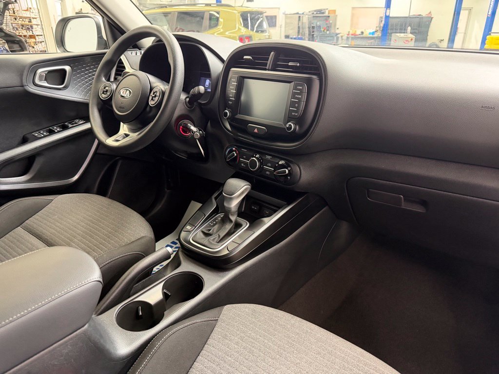 Used 2021 Kia Soul S FWD image 12
