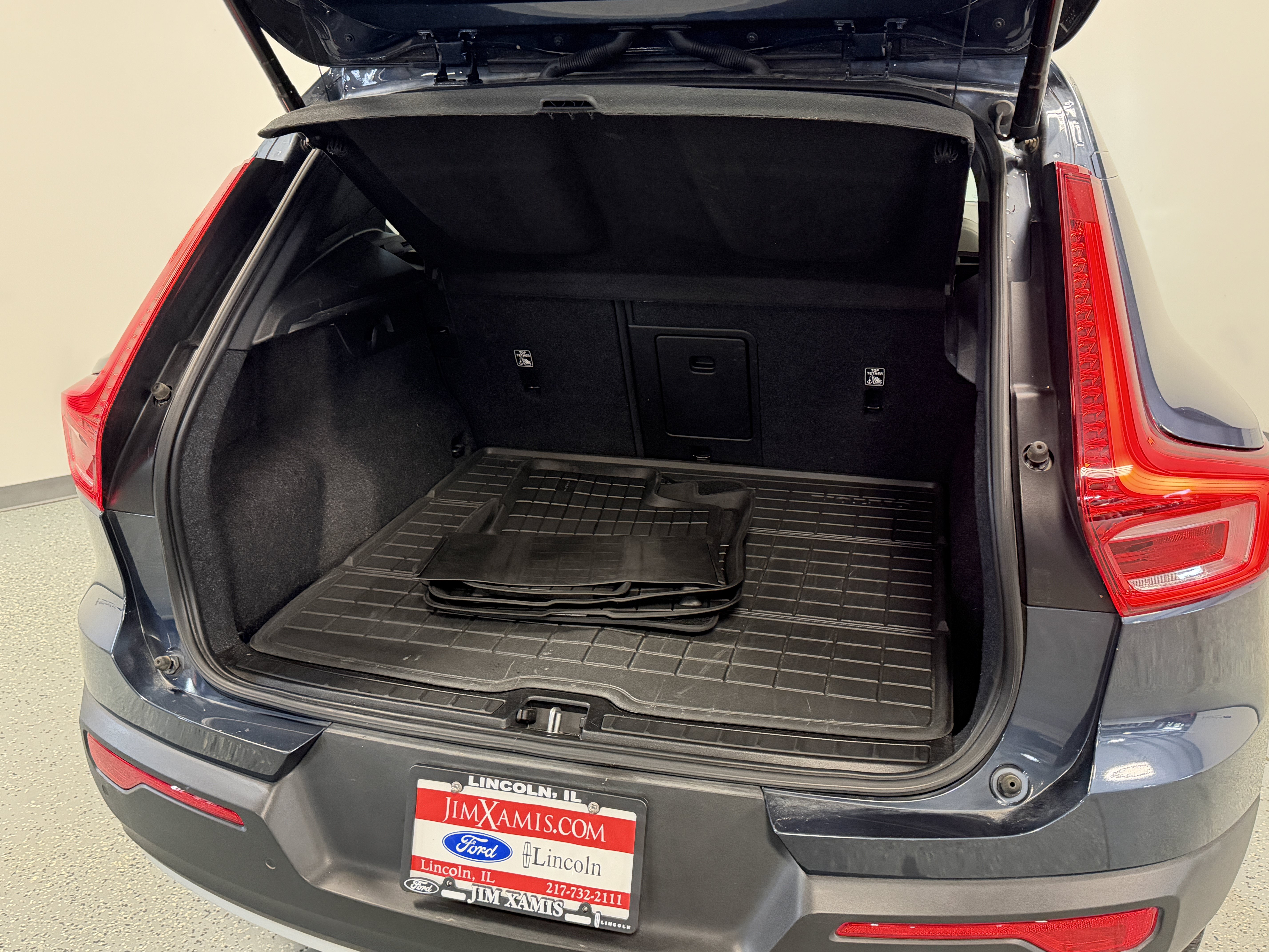 Used 2021 Volvo XC40 T5 Momentum w/ Premium Package AWD/4WD image 26
