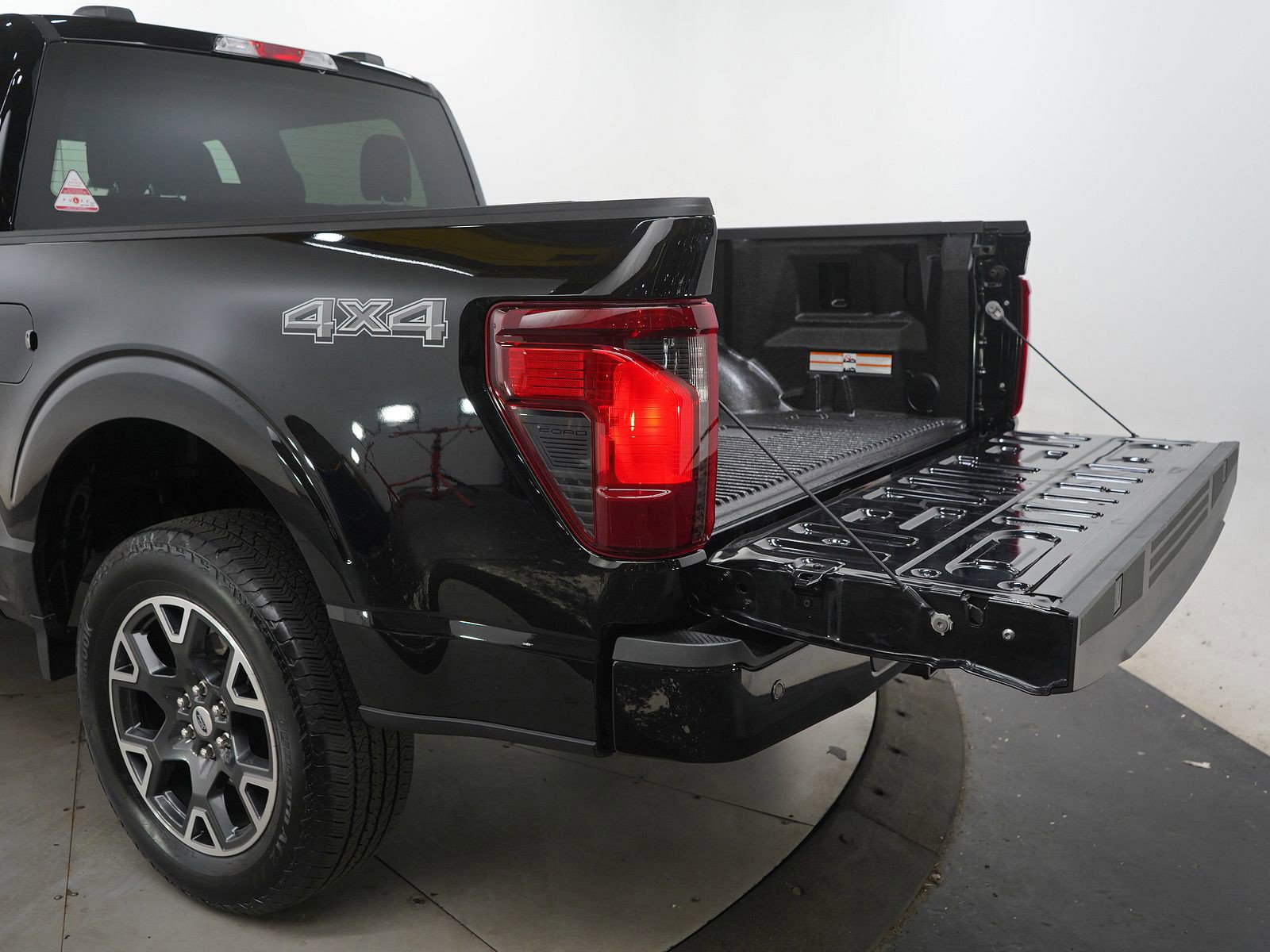 Used 2024 Ford F150 STX AWD/4WD image 9
