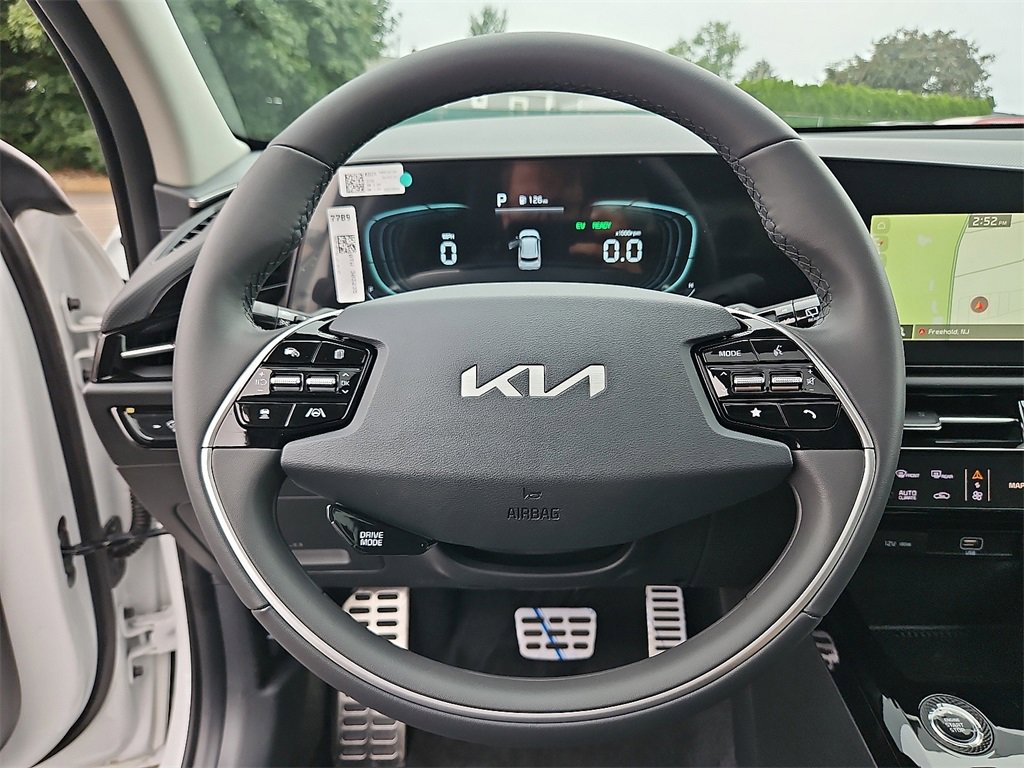 New 2025 Kia Niro EX Touring image 11