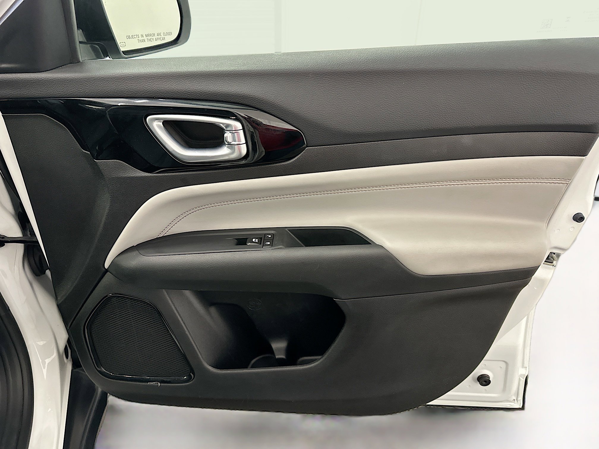 Used 2025 Jeep Compass Limited image 32