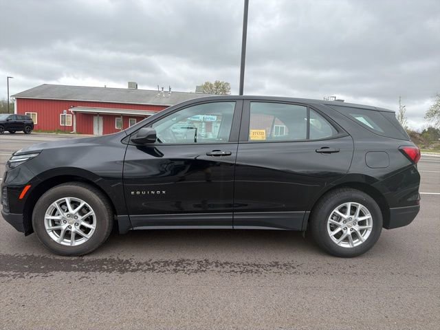 Used 2023 Chevrolet Equinox LS w/ LPO, Floor Liner Package FWD image 2