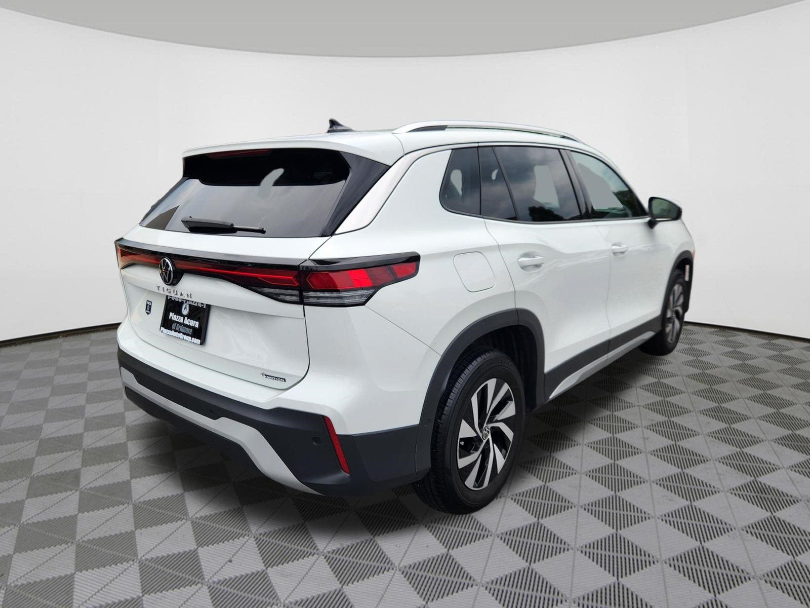 Certified 2025 Volkswagen Tiguan S AWD/4WD image 4