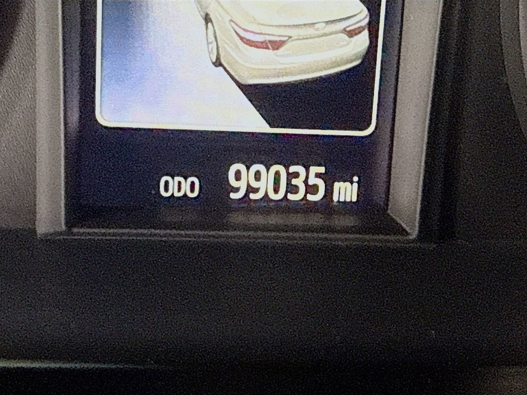 Used 2017 Toyota Camry SE w/ Moonroof Package FWD image 4