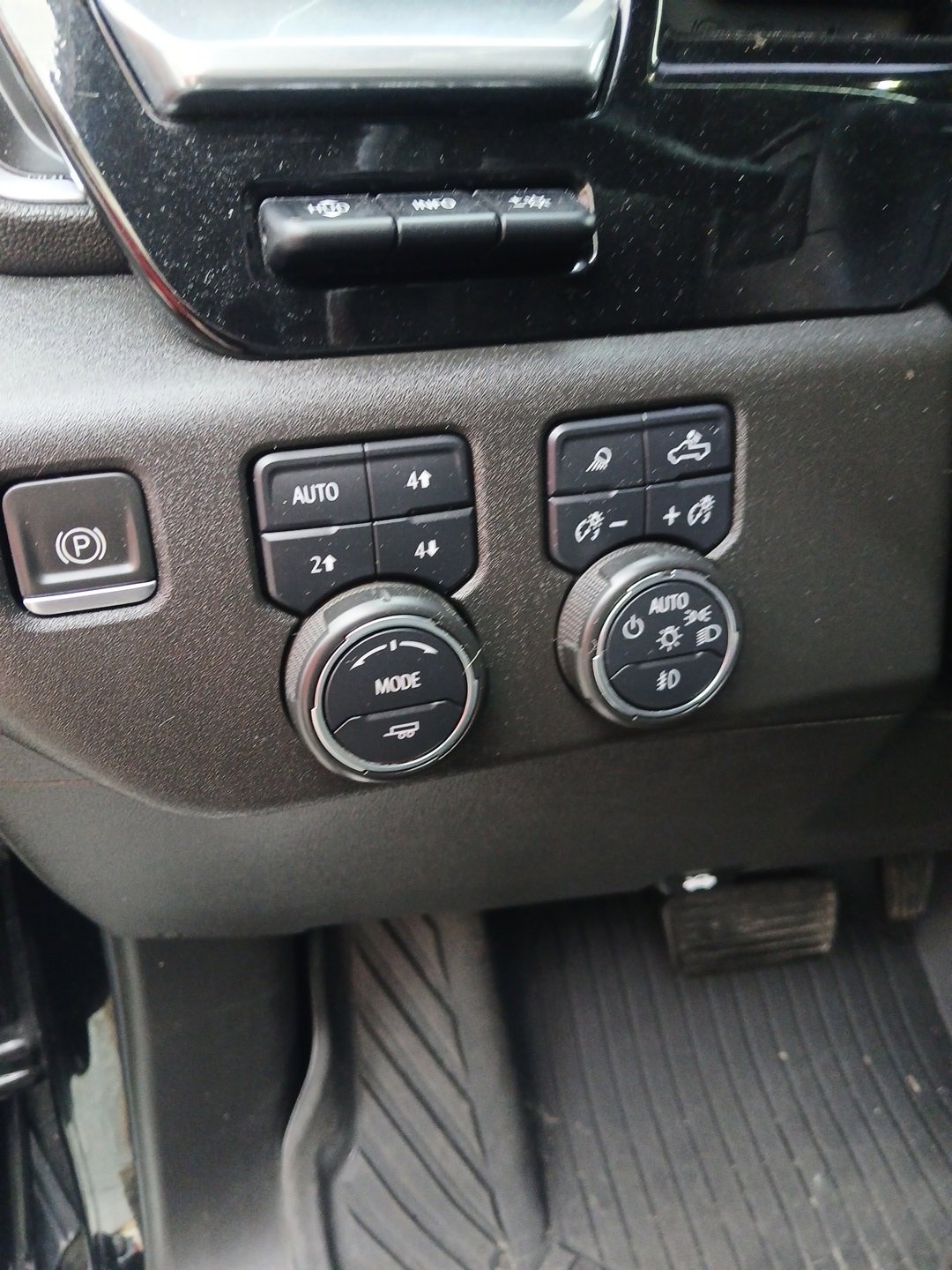 Used 2022 Chevrolet Silverado 1500 LTZ w/ LTZ Premium Package image 11