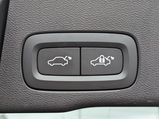Used 2023 Volvo XC60 B5 Plus FWD image 14