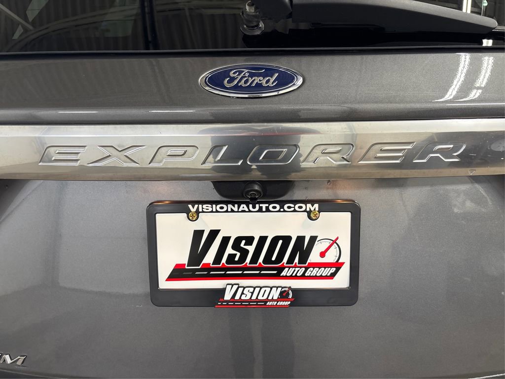 Used 2021 Ford Explorer Platinum w/ Equipment Group 601A AWD/4WD image 16