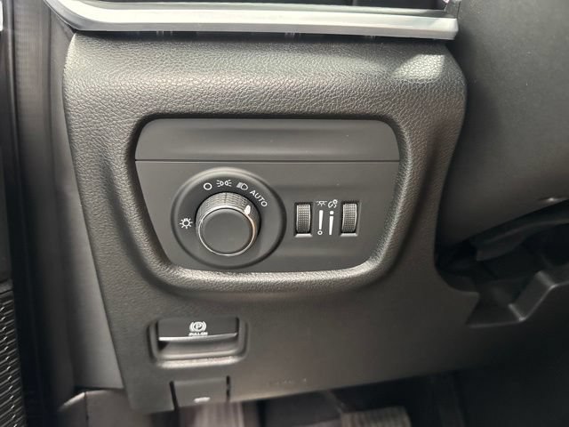 Used 2024 Jeep Grand Cherokee L Altitude AWD/4WD image 42