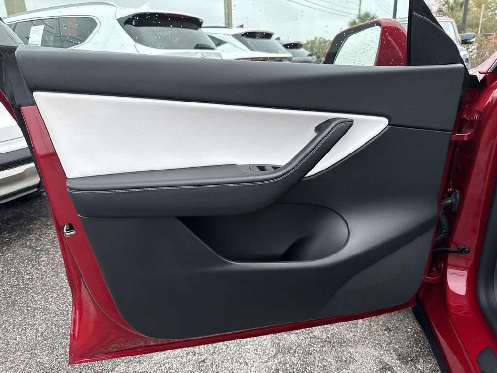 Used 2022 Tesla Model Y Long Range image 19