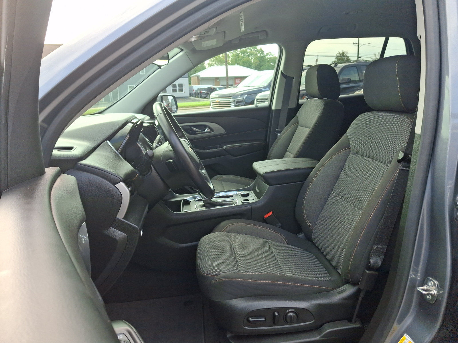 Used 2020 Chevrolet Traverse LT w/ Driver Confidence II Package AWD/4WD image 14
