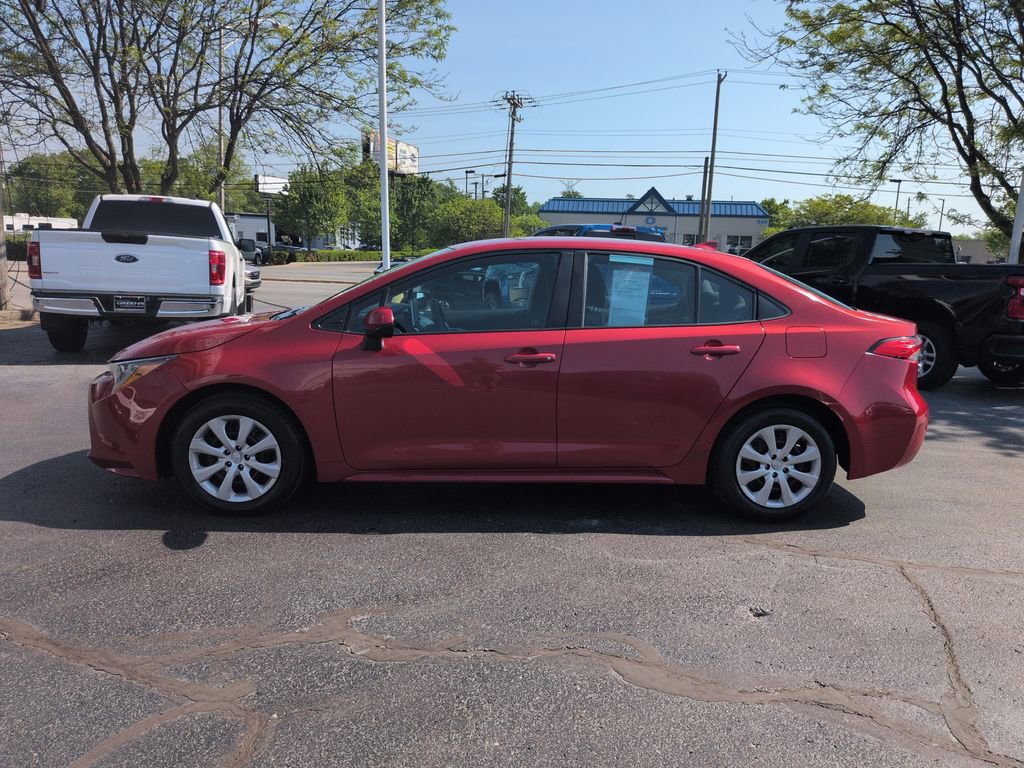 Used 2021 Toyota Corolla LE FWD image 2