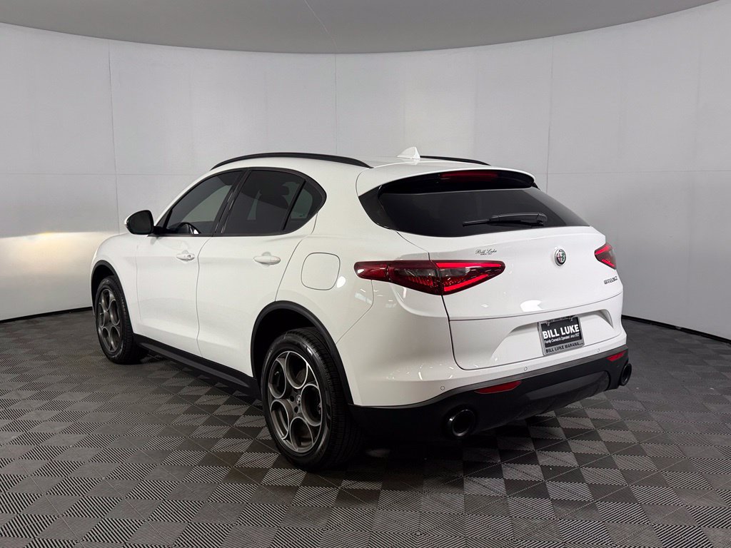 Used 2022 Alfa Romeo Stelvio Sprint RWD image 9