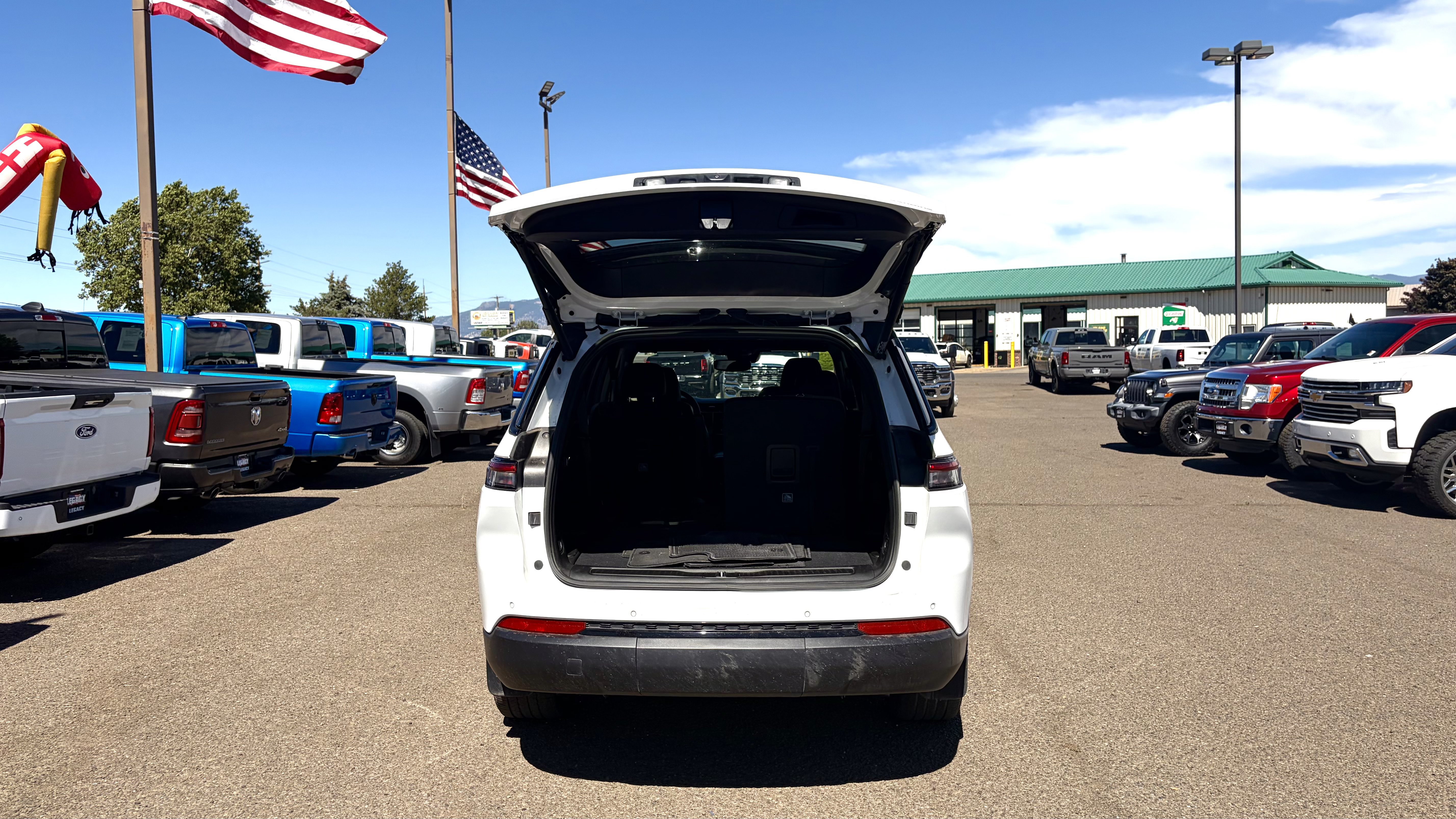 Used 2024 Jeep Grand Cherokee L Laredo AWD/4WD image 18