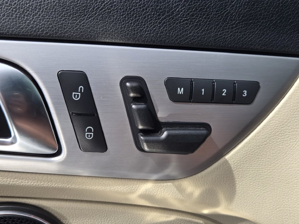Used 2014 Mercedes-Benz SLK 250 image 24