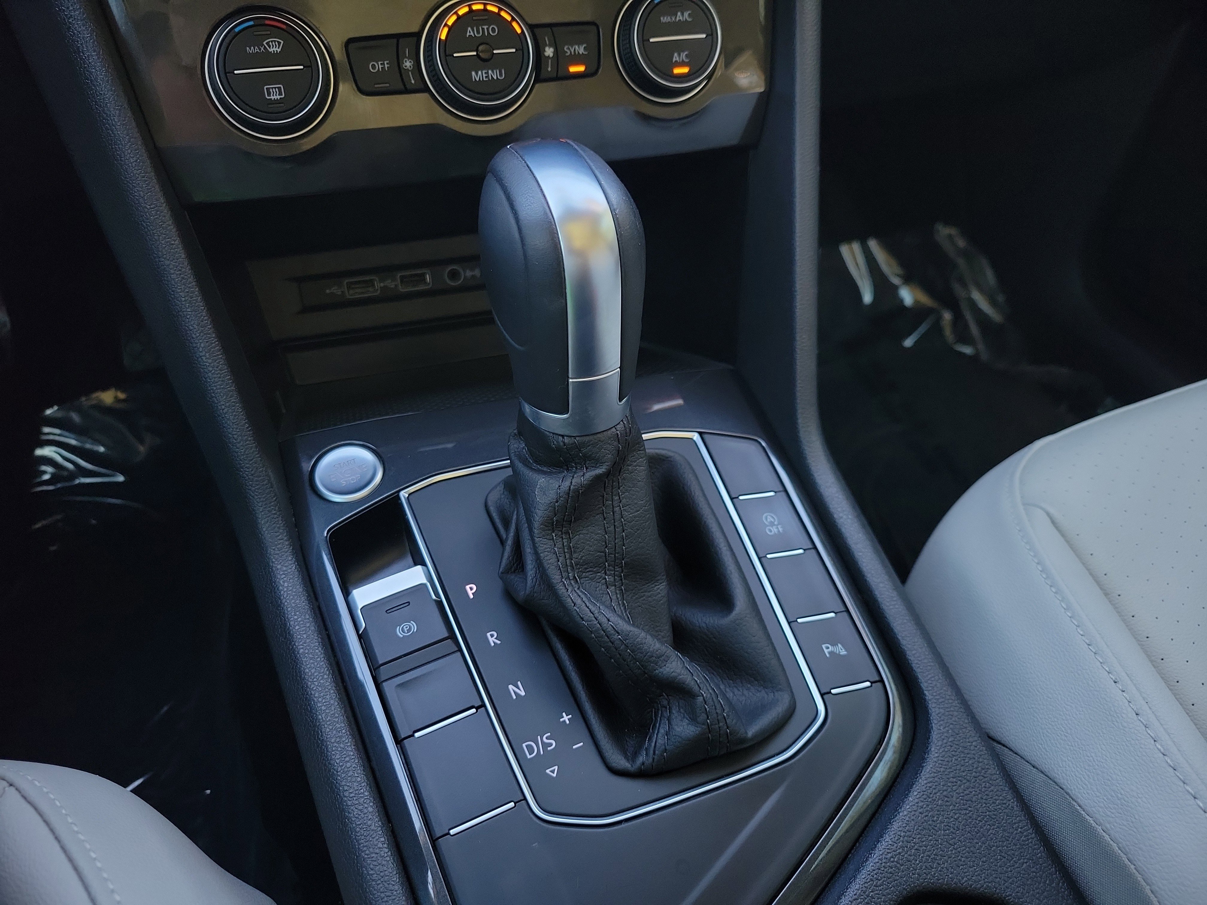 Used 2019 Volkswagen Tiguan SEL image 28