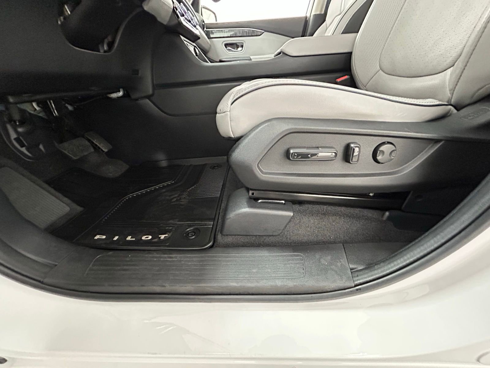 Used 2023 Honda Pilot Elite image 31