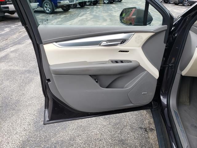Used 2018 Cadillac XT5 Luxury w/ Driver Awareness Package AWD/4WD image 13