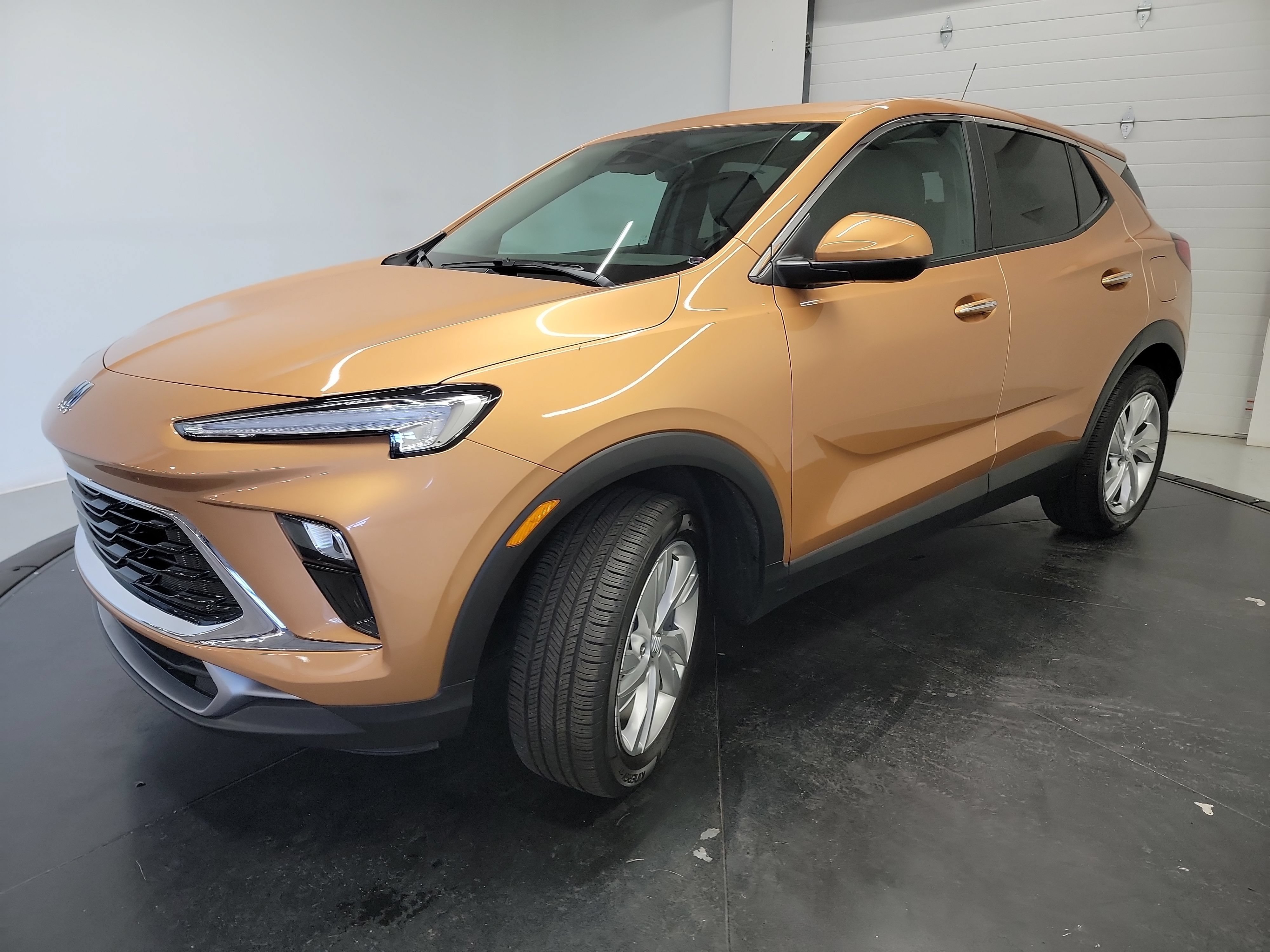 Used 2024 Buick Encore GX Preferred AWD/4WD image 3