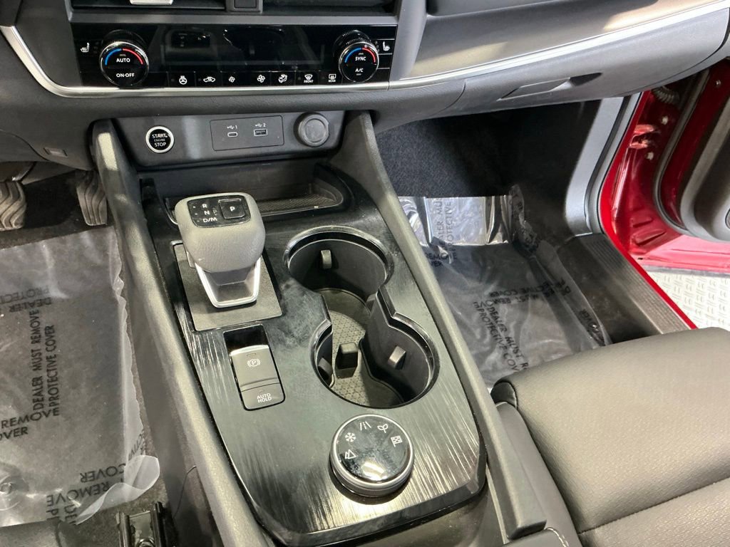 Used 2023 Nissan Rogue SV w/ SV Premium B Package image 13