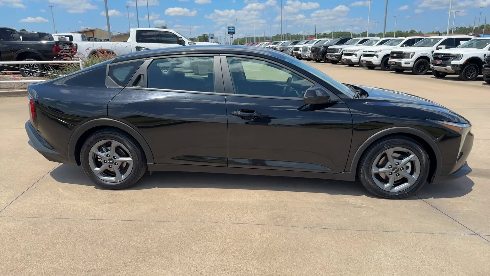 Used 2025 Kia K4 FWD image 2