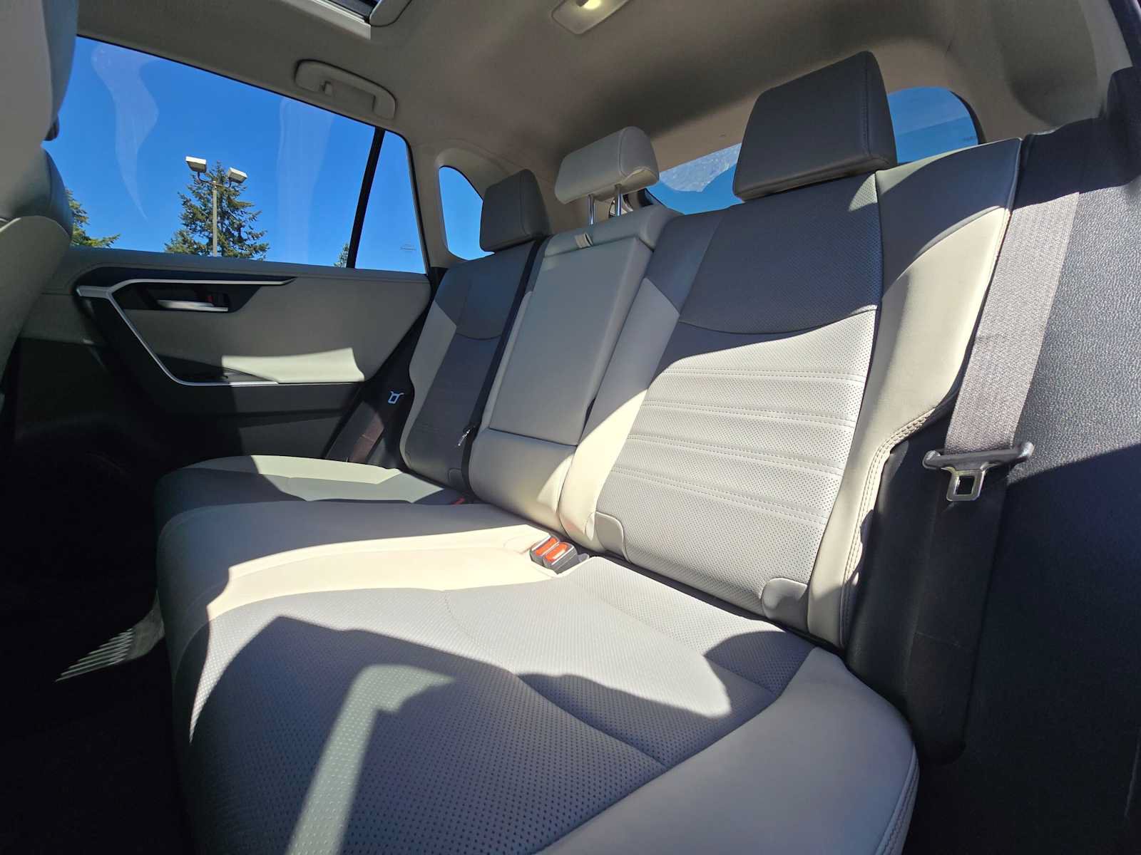 Certified 2022 Toyota RAV4 Limited AWD/4WD image 17