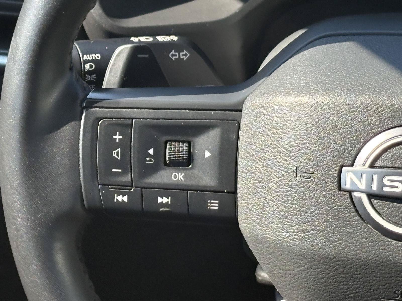 Used 2025 Nissan Rogue SV AWD/4WD image 9
