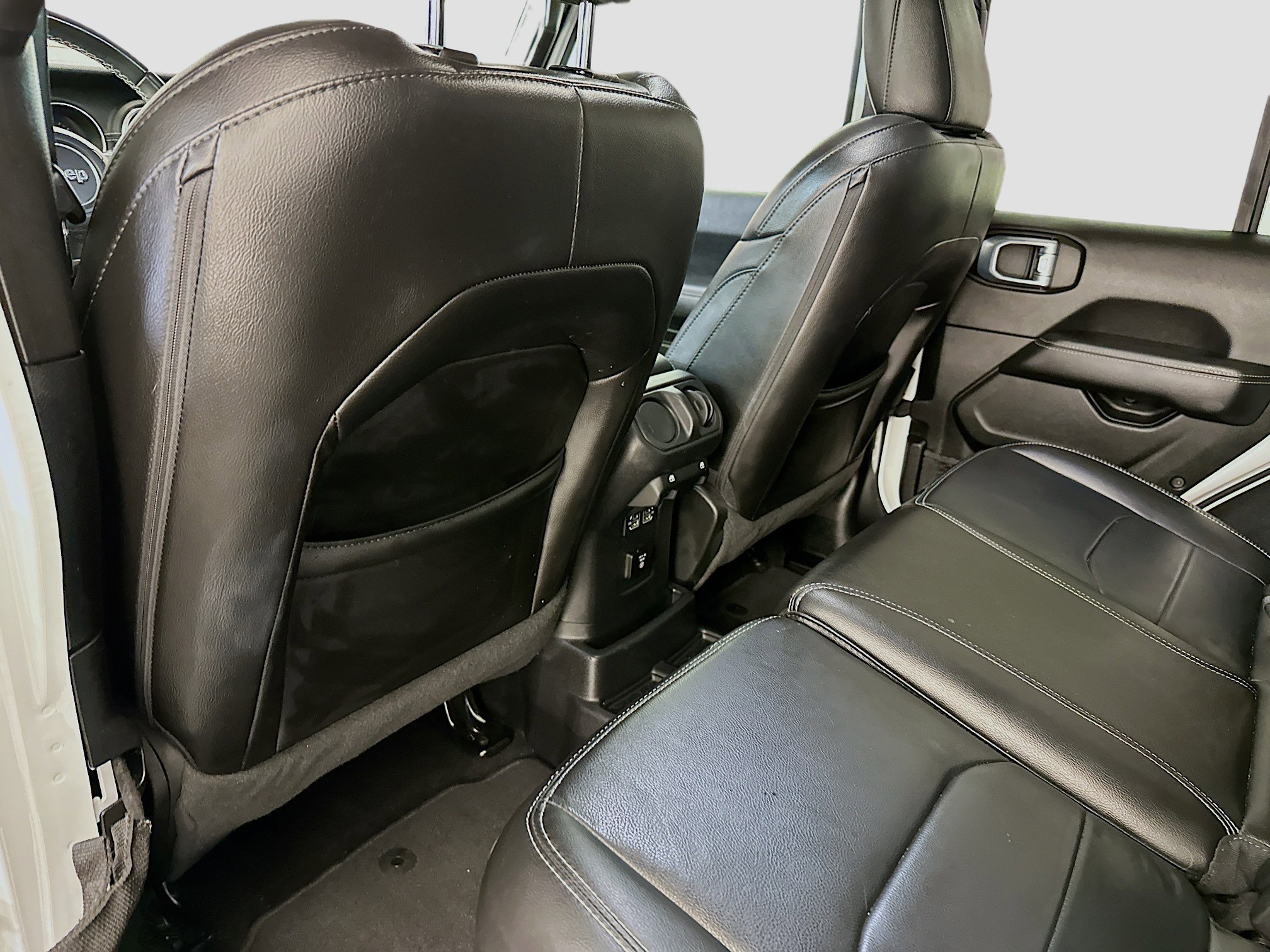 Used 2021 Jeep Wrangler Sahara image 28