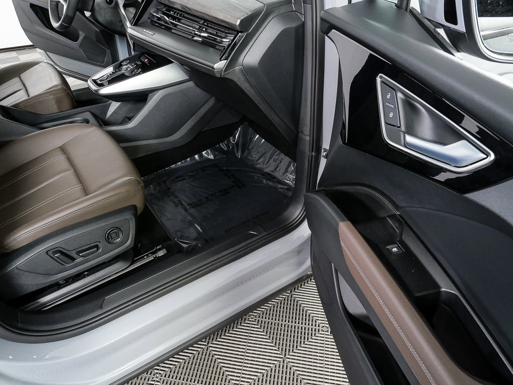 Certified 2025 Audi Q4 e-tron Premium w/ Convenience Package image 24