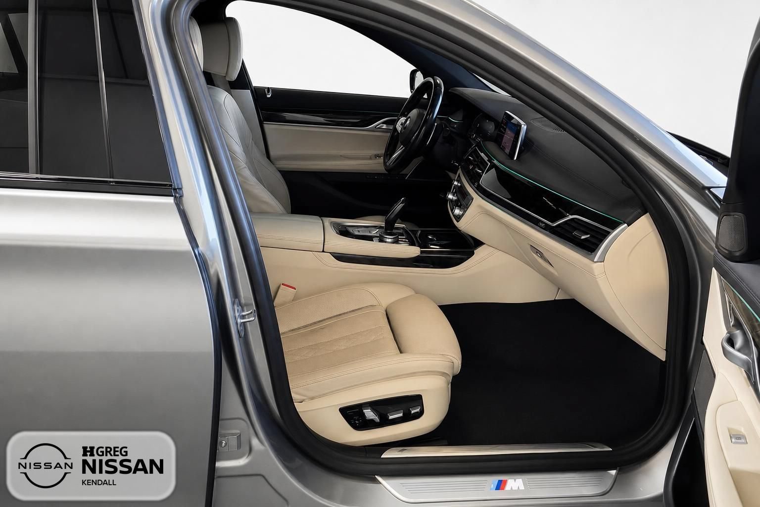 Used 2021 BMW 740i w/ M Sport Package RWD image 13