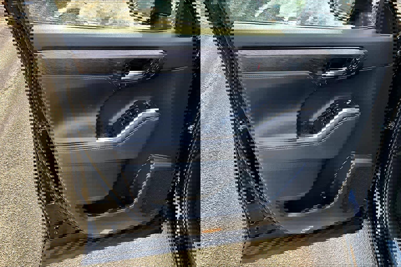 Used 2025 Toyota Highlander Platinum image 21