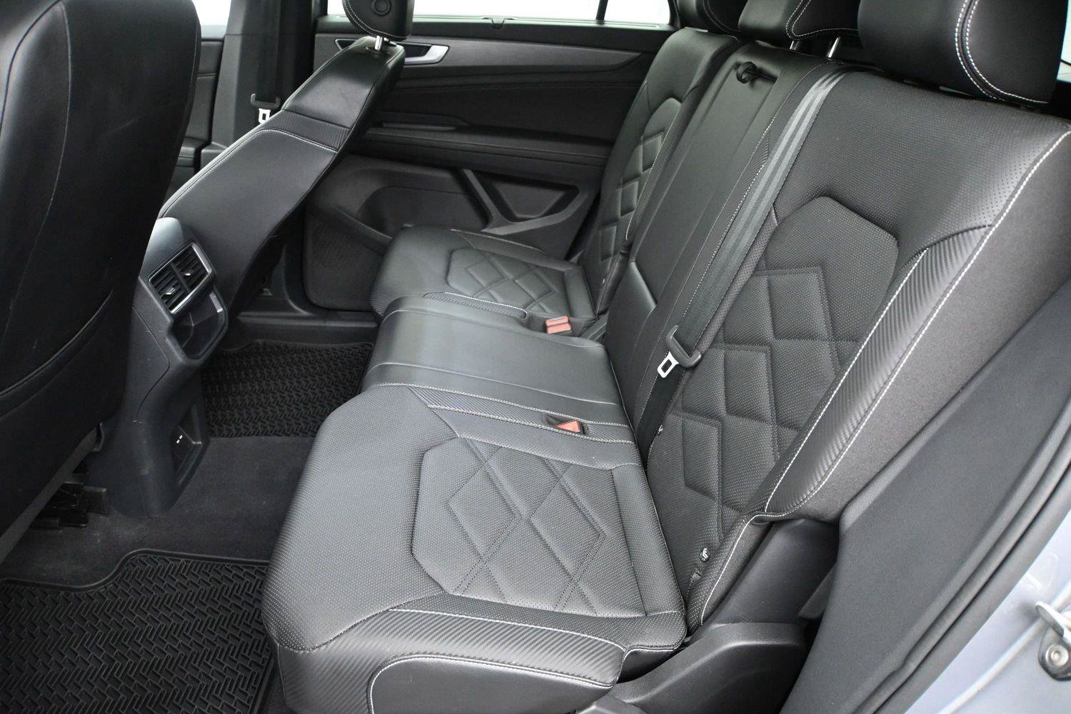 Certified 2024 Volkswagen Atlas Cross Sport SE w/ Panoramic Sunroof Package AWD/4WD image 12