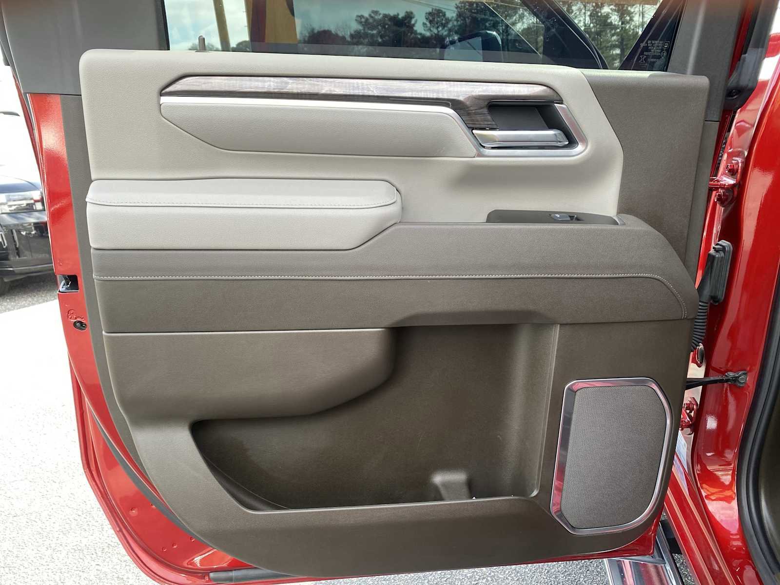 Used 2025 Chevrolet Silverado 2500 LTZ w/ LTZ Premium Package image 32