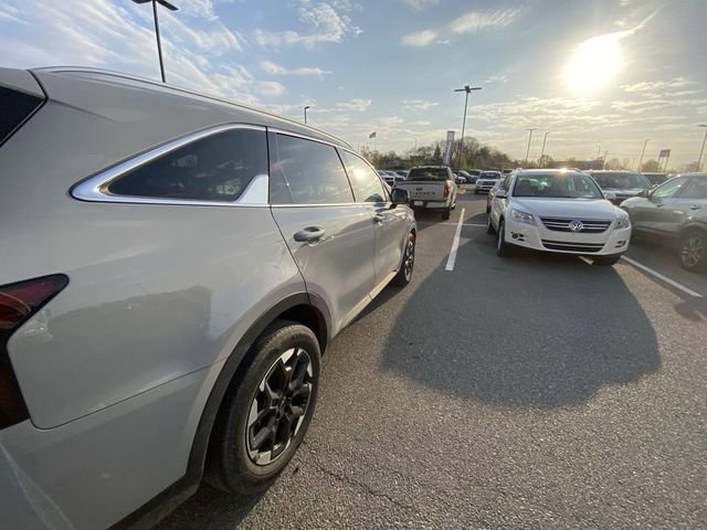 Used 2024 Kia Sorento S w/ Panoramic Sunroof Package image 10