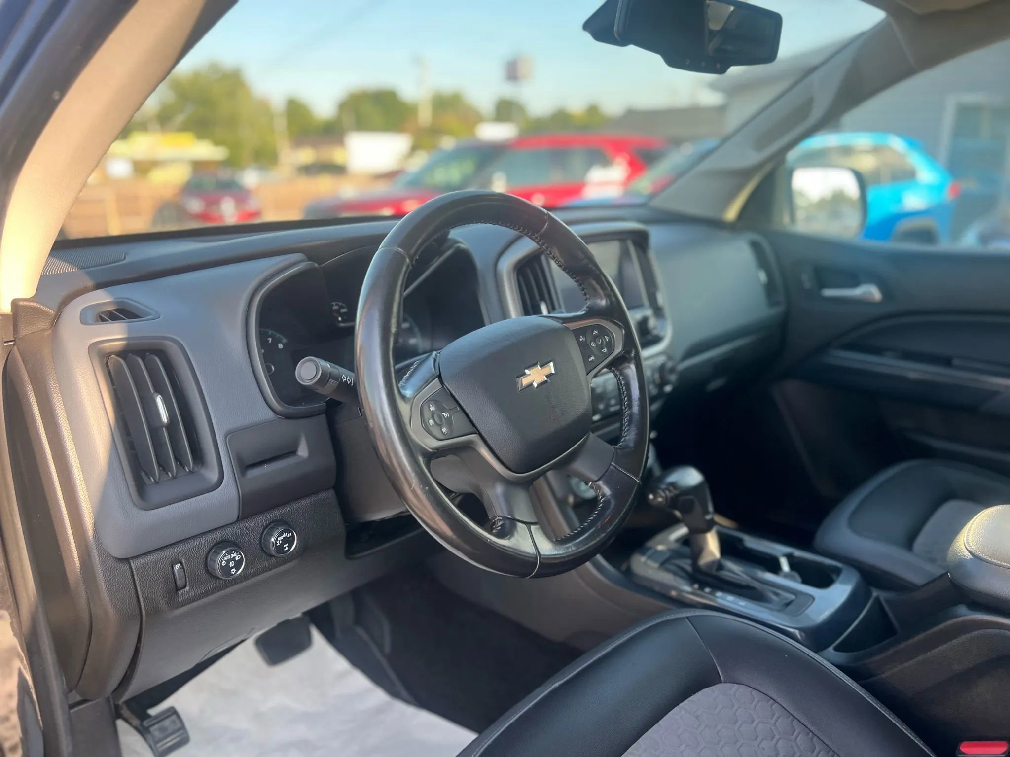 Used 2017 Chevrolet Colorado Z71 w/ Z71 Midnight Edition image 10