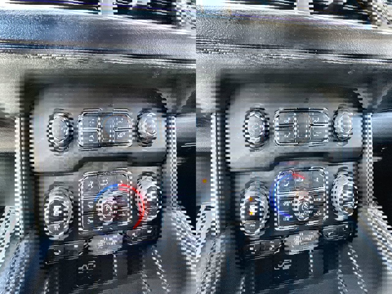 Used 2022 Chevrolet Suburban LT image 18