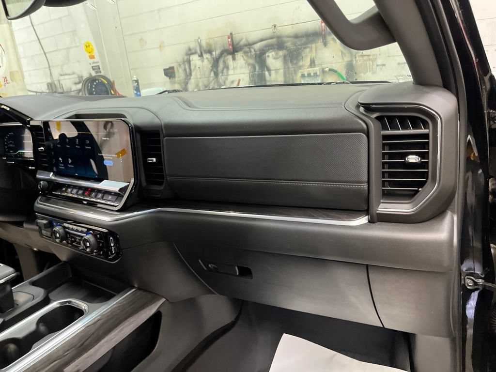 Used 2025 Chevrolet Silverado 1500 LTZ w/ LTZ Premium Package AWD/4WD image 30